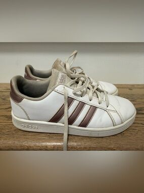Adidas Advantage Base White Rose Gold Sneakers | Women’s 5 | Youth 3.5 | EF0101